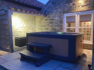 Boutique Pet Friendly hot tub cottage for couples in County Durham