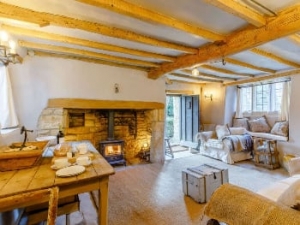 Romantic Cotswold cottages with late availability