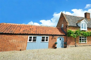 Norfolk Cottages for two near The Broads | Lilac Lodge