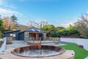 Romantic Devon hot tub cottages with late availability