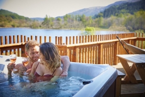 Loch Lomond Pet Friendly Luxury Hot Tub Lodge Trossachs Forest | Golden Oak Lodge