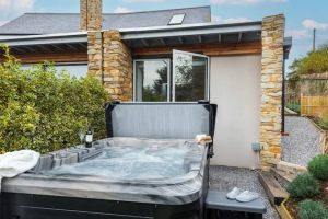 Devon Hot Tub Breaksa for Couples | Runaway Keep South Hams Ivybridge