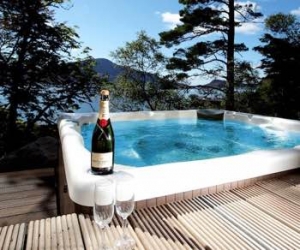 Knoydart House Studio | A Romantic Highlands Hot Tub Retreat