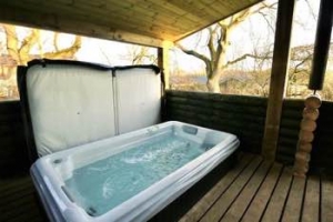 Yorkshire hot tub loge with sauna for couples Richmond | Mulberry Lodge