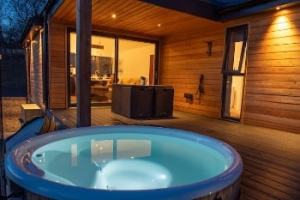Cairngorms pet friendly hot tub cottage for couples Blairgowrie | Greengairs Bothy