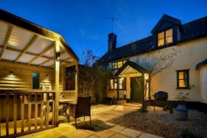 Pet Friendly Luxury Hot Tub Cottage Suffolk | Woodfarm House Stowmarket