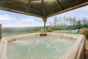 Luxury cottage with hot tub in Yorkshire - Higher Scholes