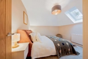 Surrey Hills Romantic Cottage for couples in Shere