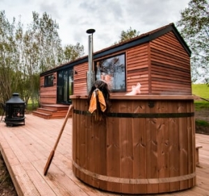 A romantic hot tub lodge for couples off the beaten track near Bewl Water, East Sussex Kent