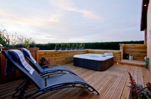 somerset pet friendly hot tub lodge for couples