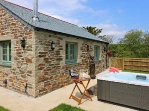 Cornwall hot tub lodge for couples near Truro