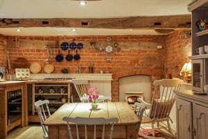 Ludlow Romantic Holiday Cottages for Two | Hop Pickers' House