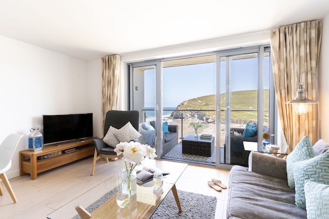 No.6 The Beach, nr Truro
