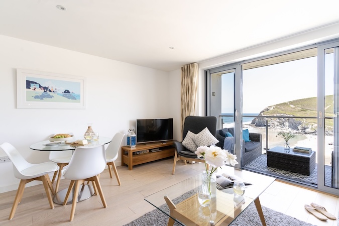 No.6 The Beach, nr Truro