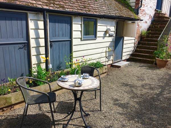 Ludlow Dog Friendly Holiday Cottage For Couples Hen House