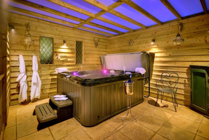 Cabin with hot sales tub dog friendly
